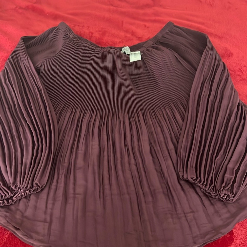 Women’s off the shoulder top flows top